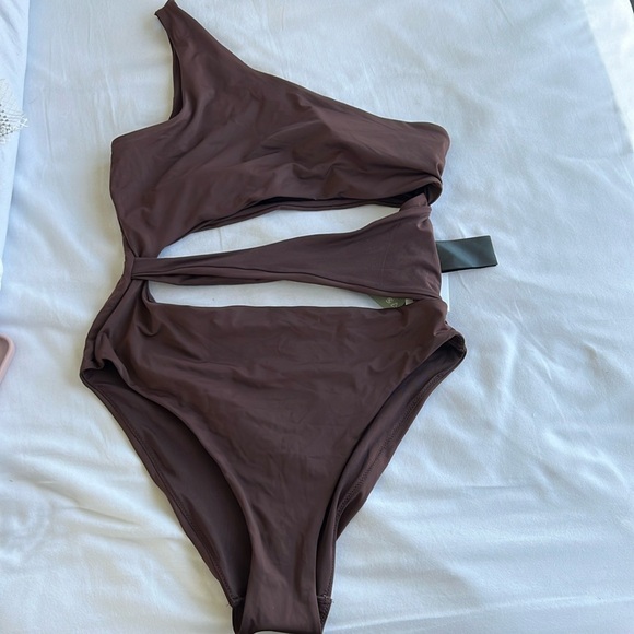 H&M two set of padded- cup high- leg swimsuit - Picture 3 of 11